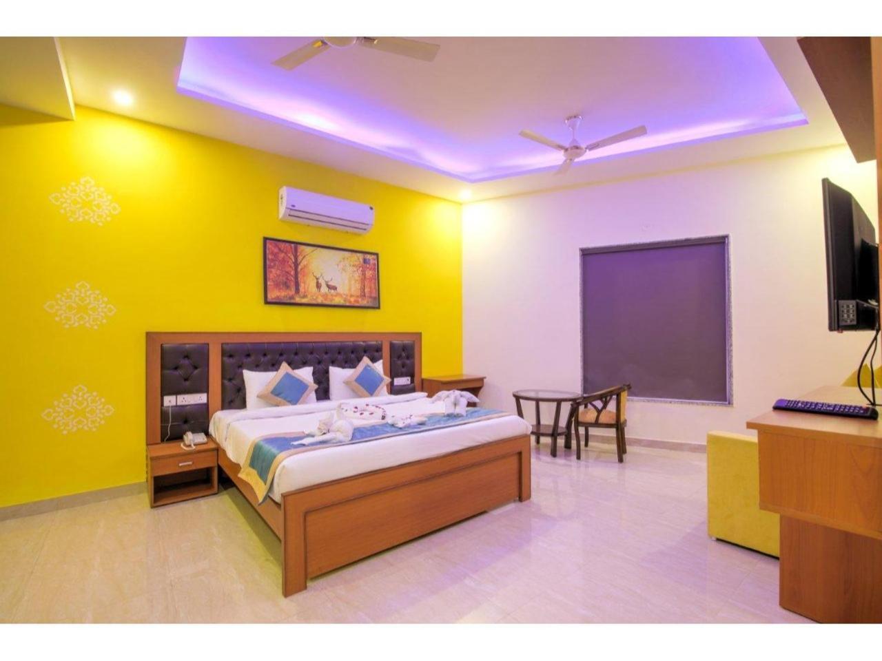 Kusum House Bed & Breakfast Greater Noida Bagian luar foto