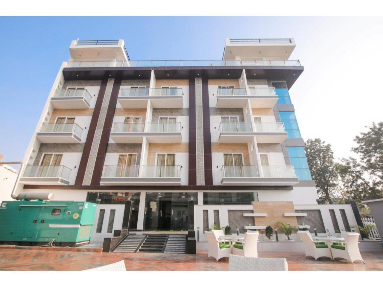 Kusum House Bed & Breakfast Greater Noida Bagian luar foto