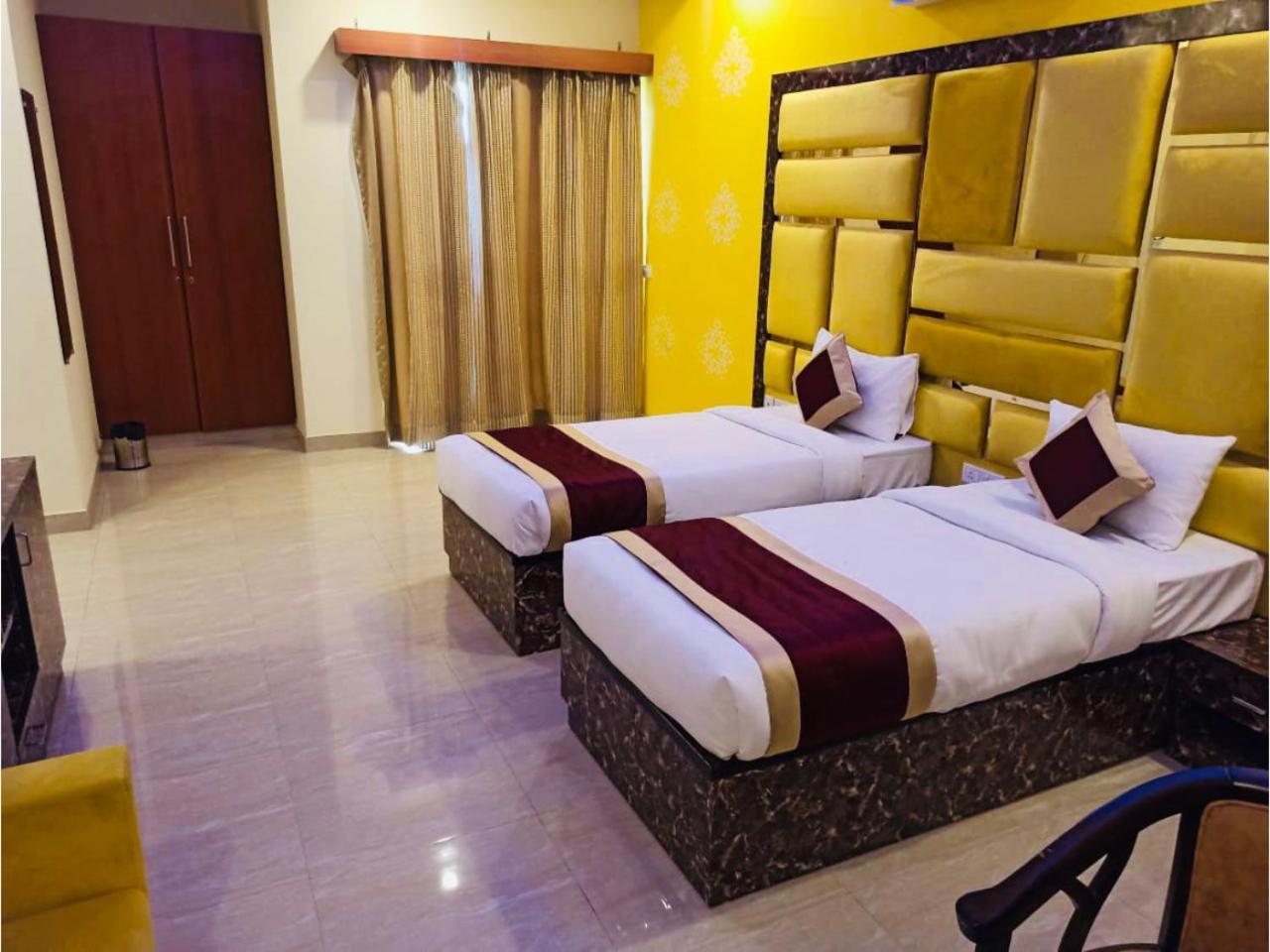 Kusum House Bed & Breakfast Greater Noida Bagian luar foto