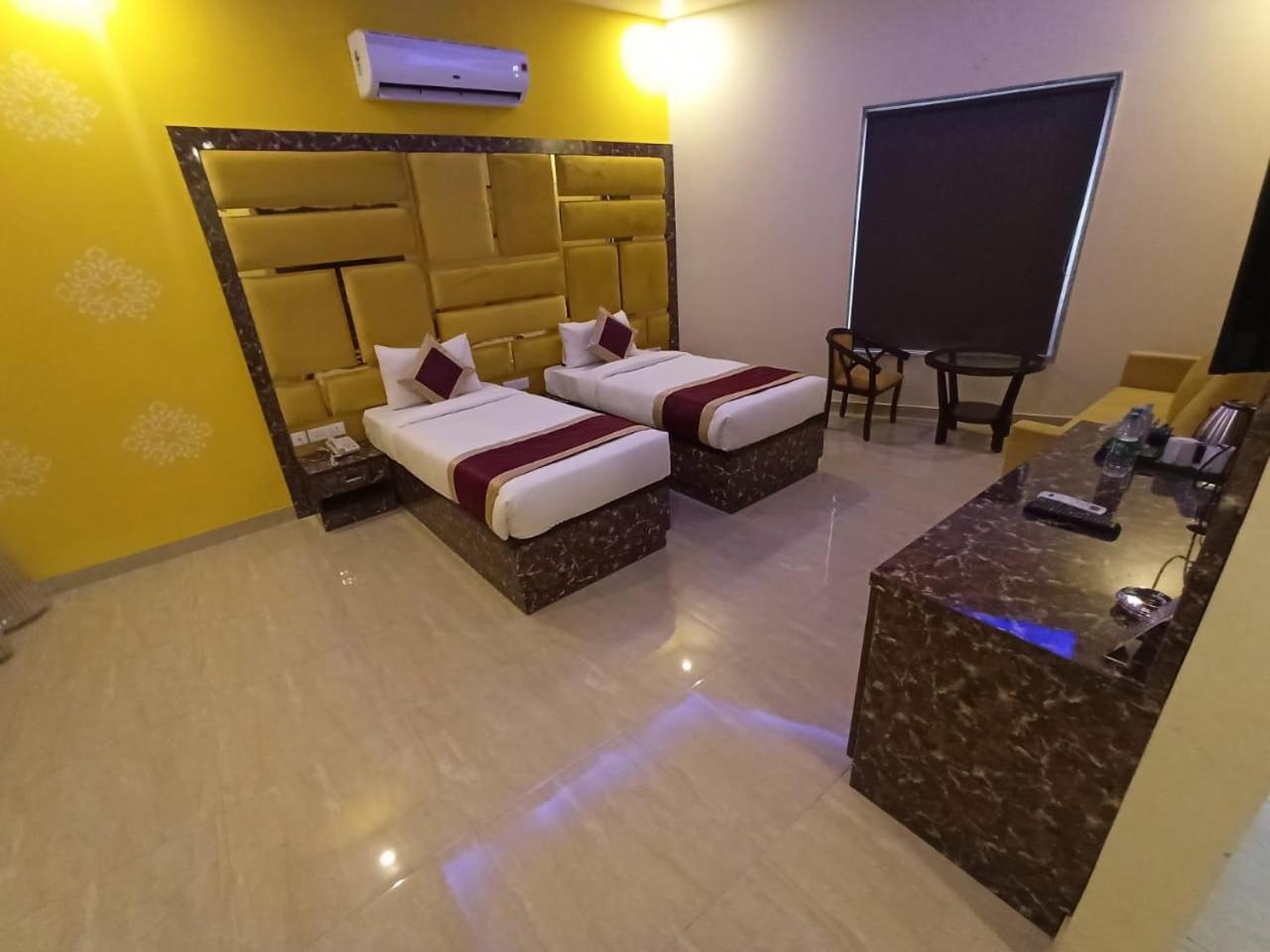 Kusum House Bed & Breakfast Greater Noida Bagian luar foto