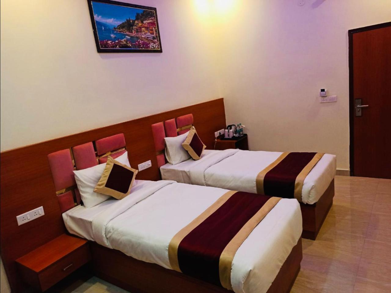 Kusum House Bed & Breakfast Greater Noida Bagian luar foto