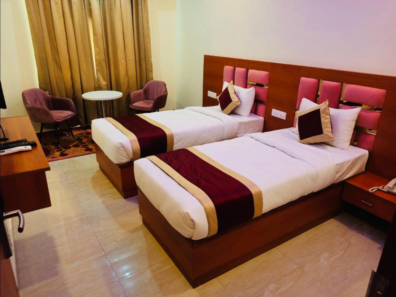 Kusum House Bed & Breakfast Greater Noida Bagian luar foto